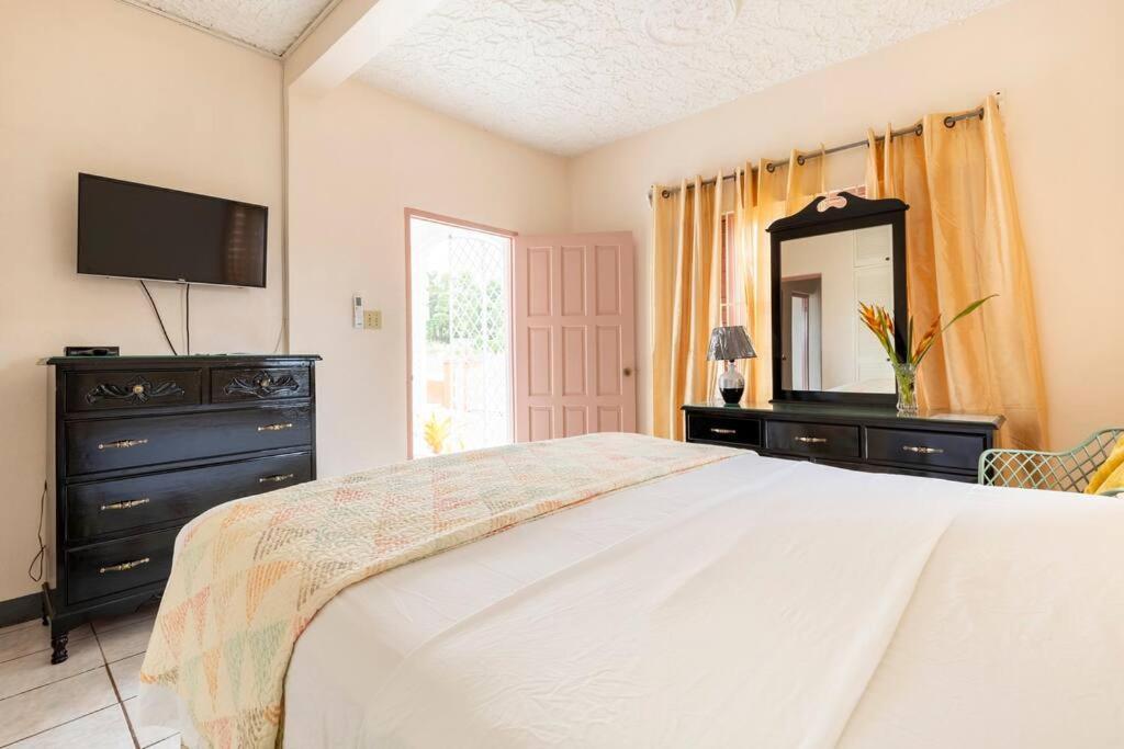 Shaw Park Gem Apt 12A Ocho Rios Ngoại thất bức ảnh