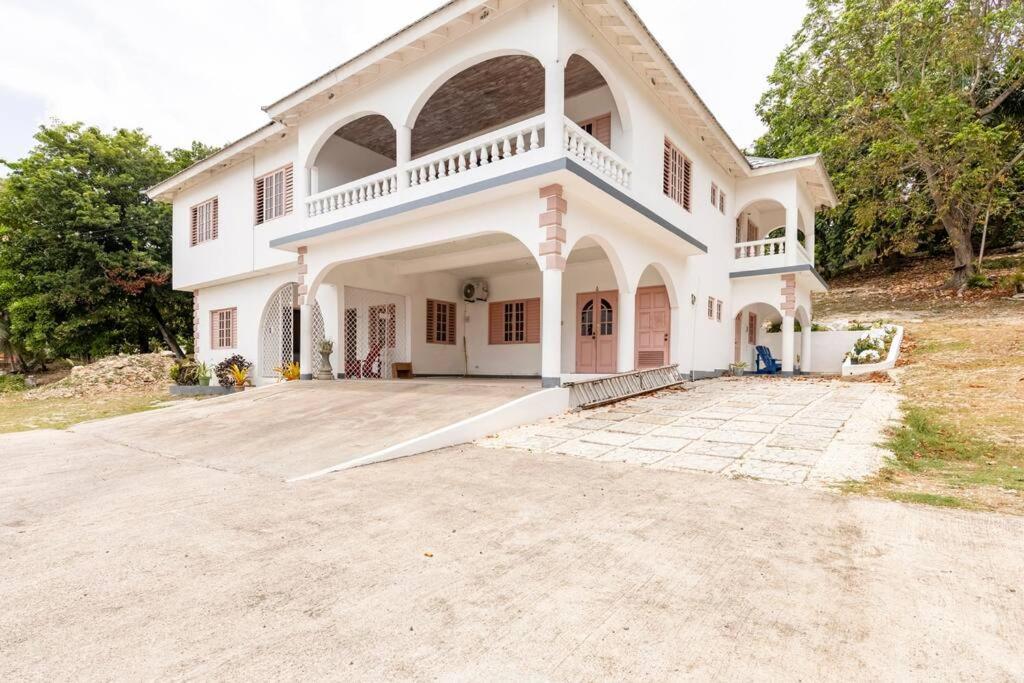 Shaw Park Gem Apt 12A Ocho Rios Ngoại thất bức ảnh